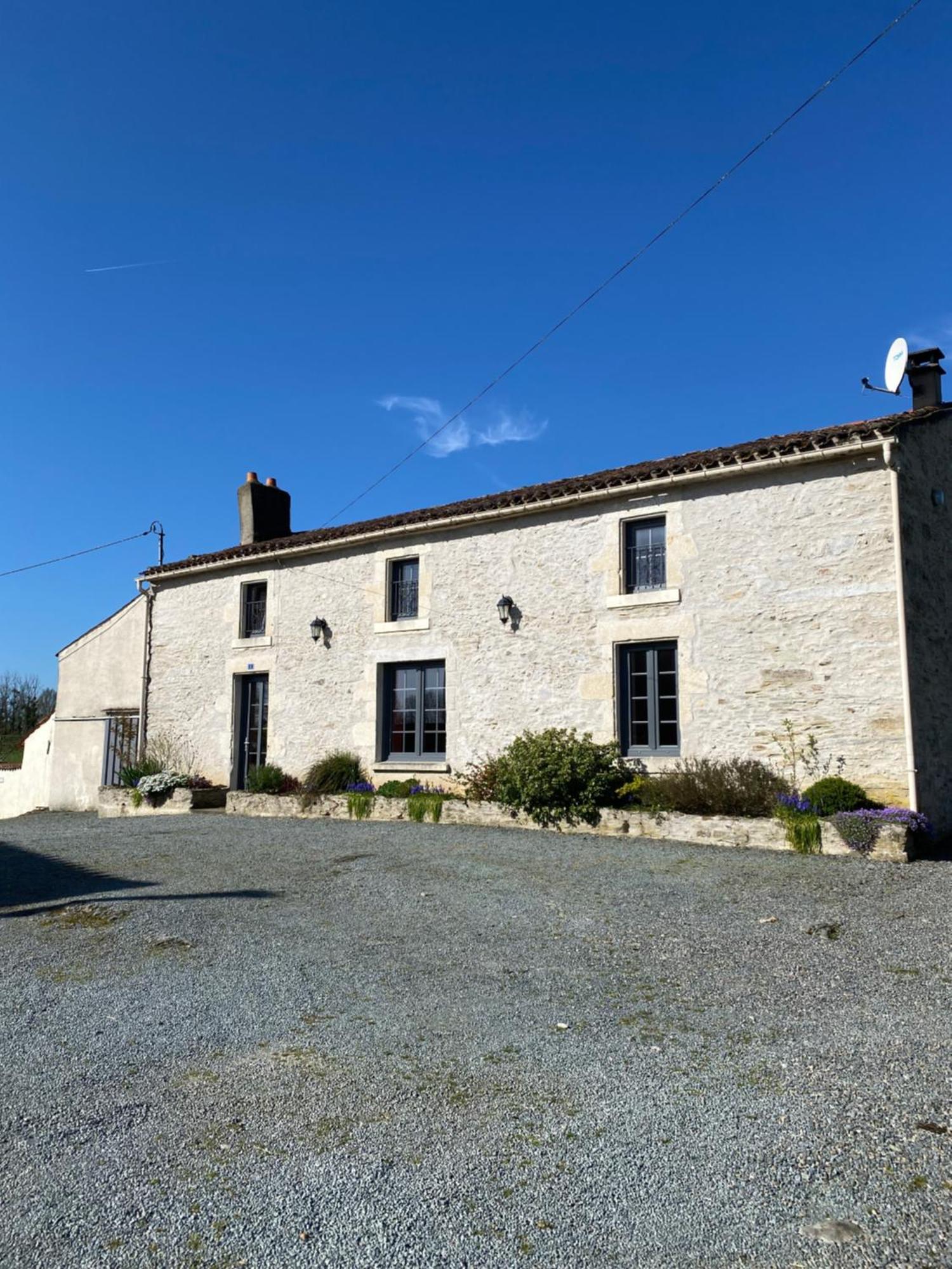Gasthaus Les Puvinieres Breuil-Barret Exterior foto